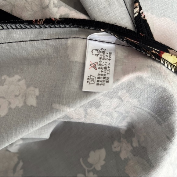 BODY LINE SHORT FLORAL KIMONO JACKET - Picture 16 of 16